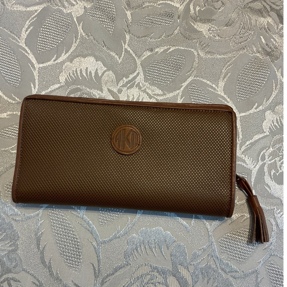 Anne Klein Wallet Women OS Brown Excellent Textured Tassel Zip Around Snap